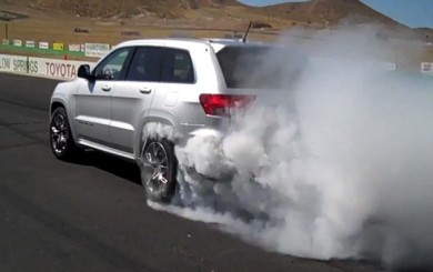 Xe ô tô xả khói trắng báo hiệu điều gì?