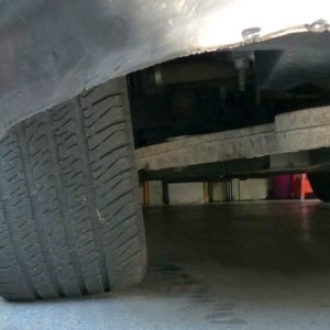Nguyên nhân và cách khắc phục lốp ô tô bị méo