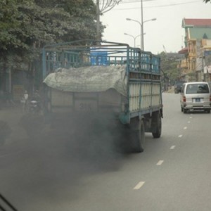 Nguyên nhân và cách khắc phục xe tải ra khói đen?