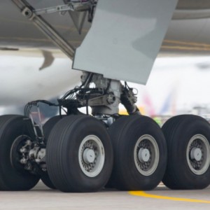 Lốp máy bay có gì khác lốp ô tô?