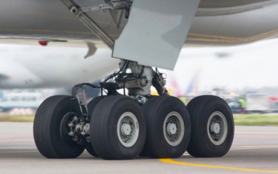 Lốp máy bay có gì khác lốp ô tô?
