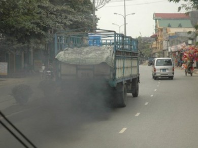 Nguyên nhân và cách khắc phục xe tải ra khói đen?