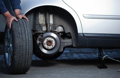 Những dấu hiệu cảnh báo lốp xe ô tô không cân bằng
