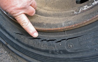 Những dấu hiệu nghiêm trọng cần thay lốp xe khi thời tiết nắng nóng