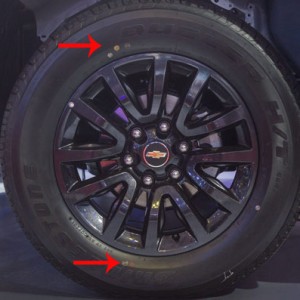 Tại sao trên lốp xe lại có những chấm vàng - chấm đỏ?