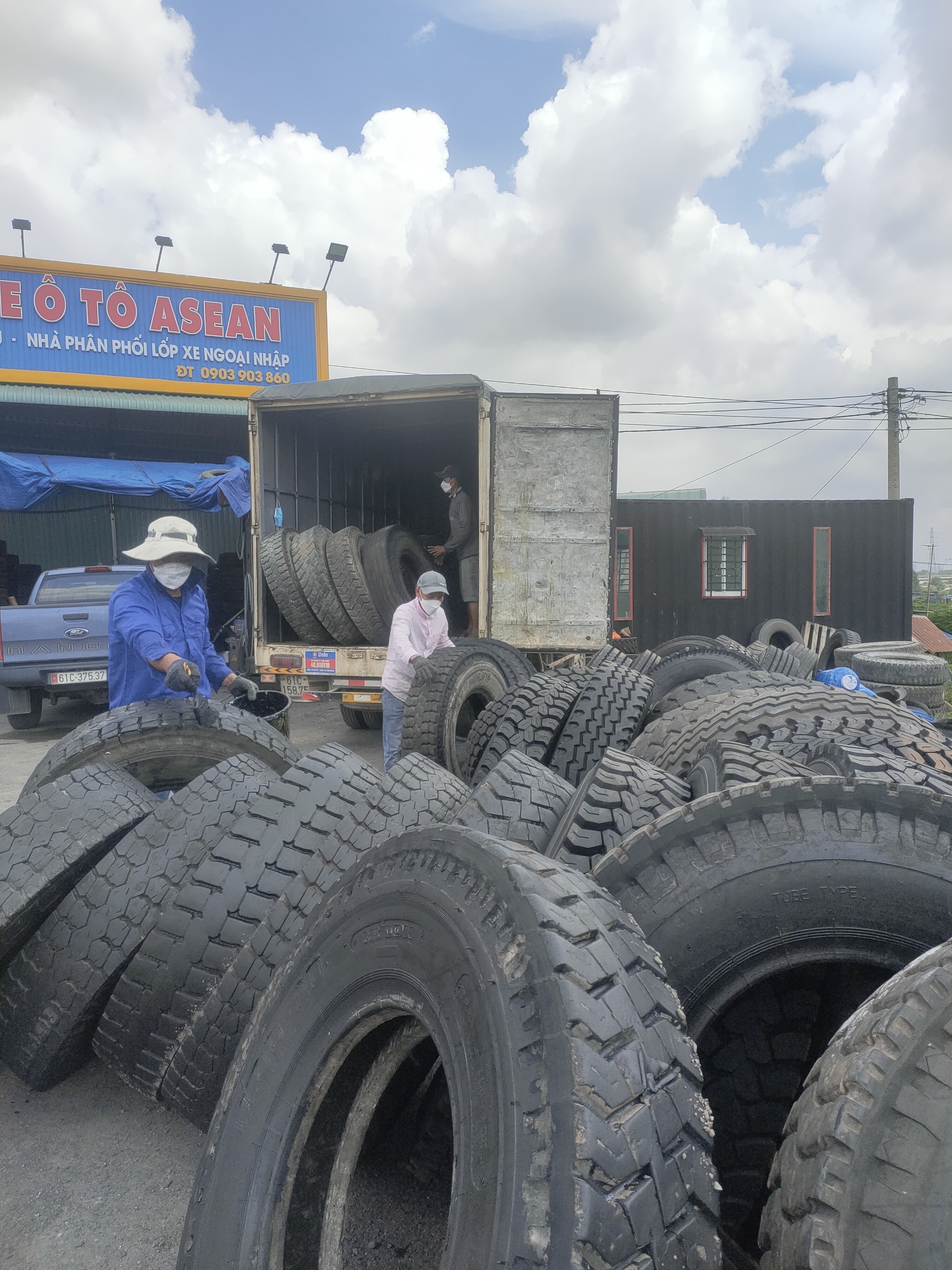 Xu Hướng Mua Lốp Ô Tô Tại Việt Nam: Giá Rẻ Chiếm Ưu Thế