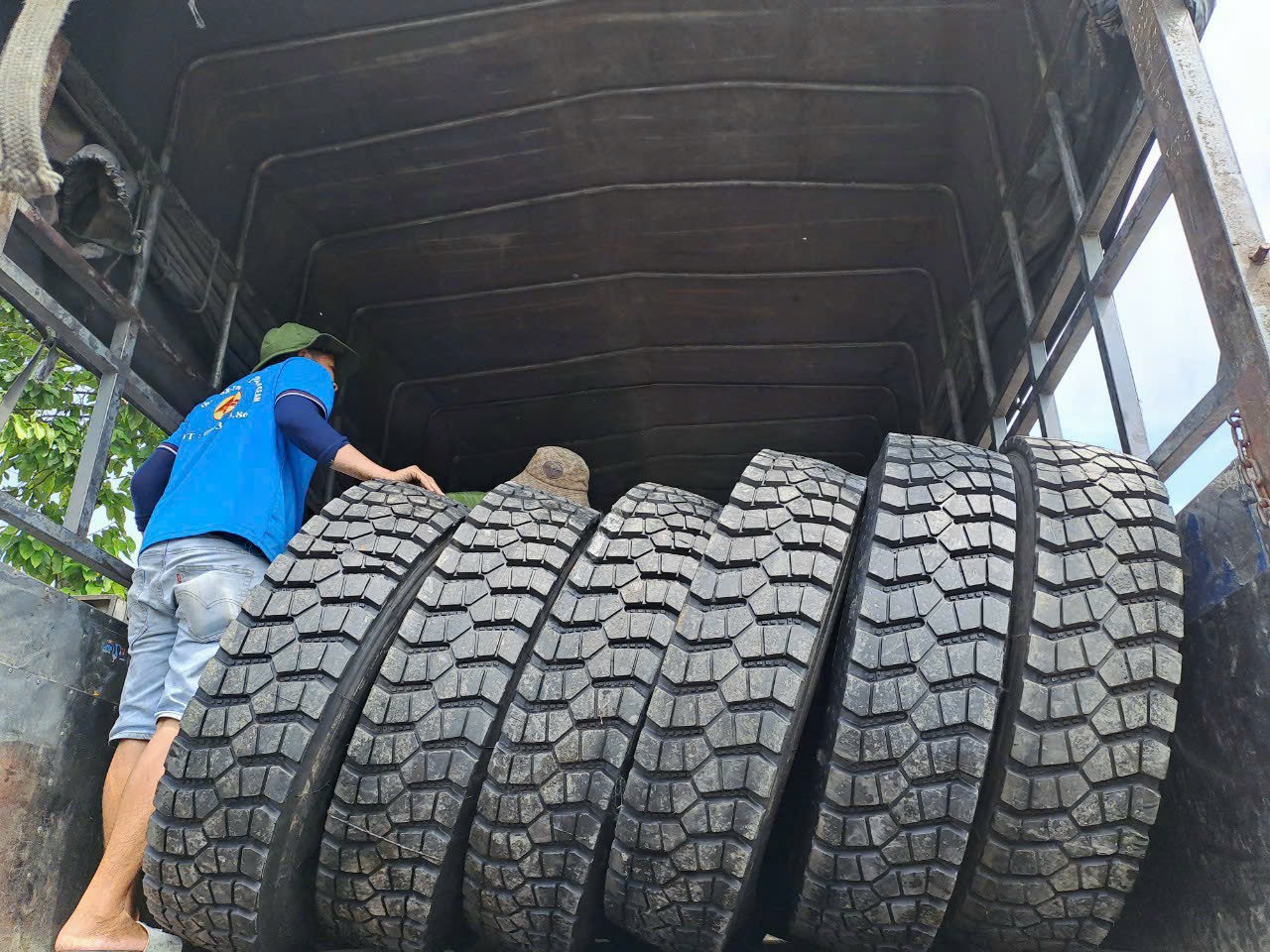 lốp xe tải chính hãng bình dương