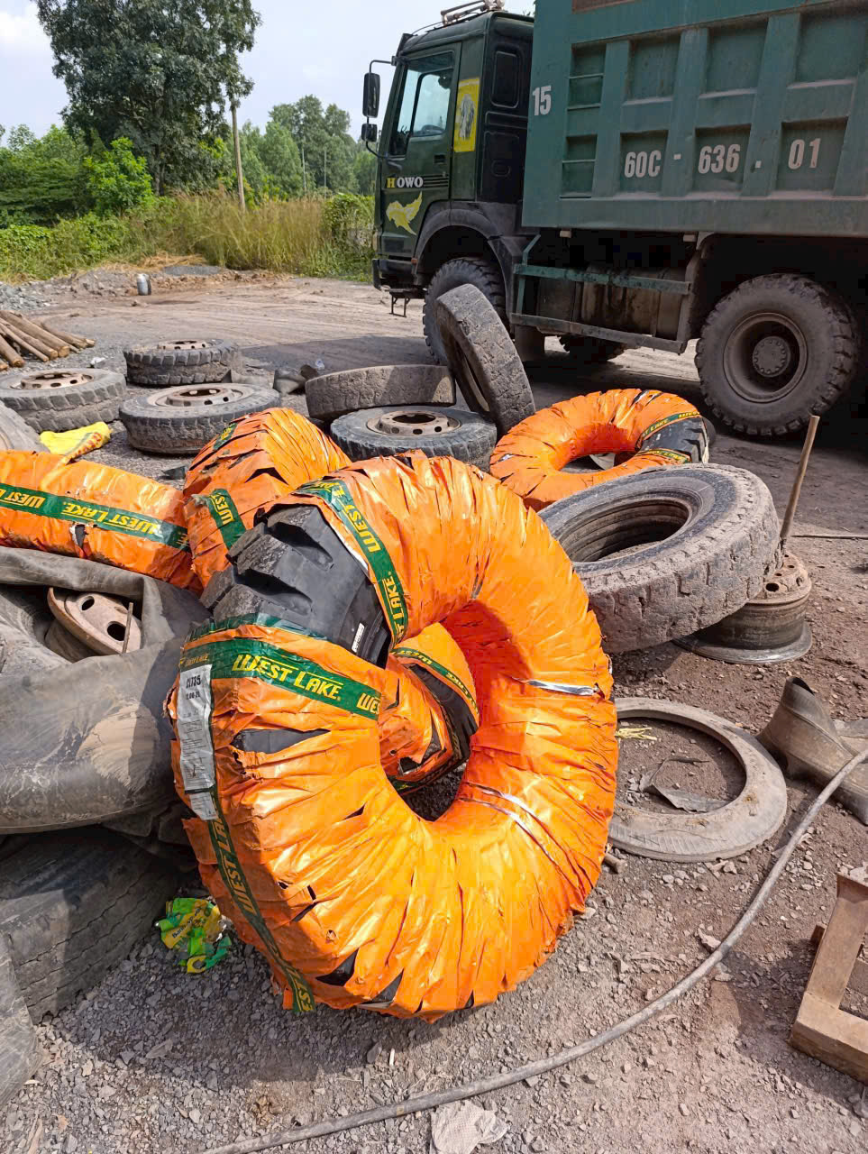 dịch vụ thay lốp xe ben 12.00R20 lưu động tại Bình Dương - TPHCM 24/7