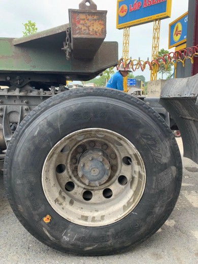 Bạn nên làm gì nếu hông lốp bị hư hại