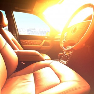 Cách giảm nhiệt độ khoang nội thất ô tô khi đỗ xe dưới nắng