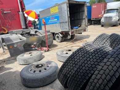 Cách thay lốp xe ô tô khi hỏng dọc đường mà không thể gọi cứu hộ