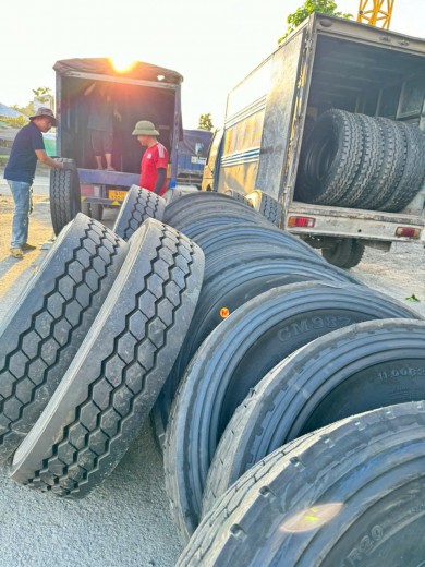 Cung cấp lốp xe tải - container Bình Dương - TPHCM