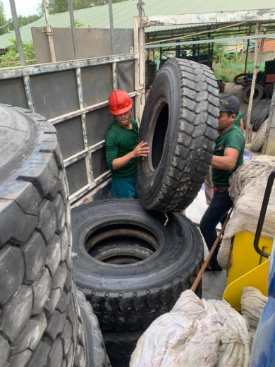 Cung cấp vỏ xe - lốp xe tải - container tại Cảng biển Ba Ngòi - Khánh Hòa