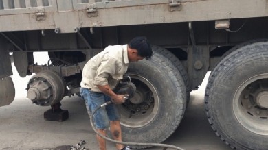 Dịch vụ vá vỏ - vá lốp lưu động tại Biên Hòa - Đồng Nai