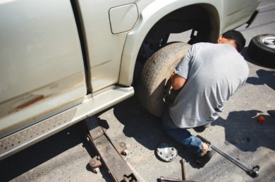 Dịch vụ vá vỏ - vá lốp tại Quốc lộ 1K - Dĩ An - Bình Dương