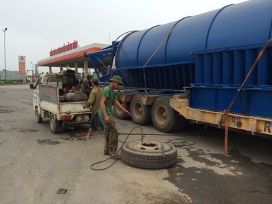 Dịch vụ vá vỏ xe tải -  xe ben - container lưu động tại Dĩ An - Bình Dương