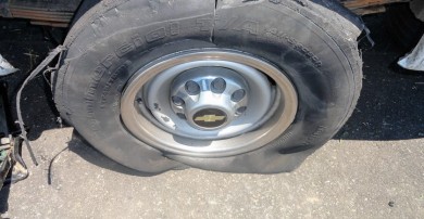 Lốp Dán Asean - Nguyên nhân và cách xử lý khi bị xịt lốp xe giữa đường?