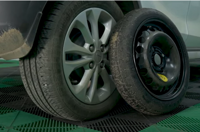 Lốp ô tô dự phòng nên thay thế tạm thời hay tiếp tục sử dụng?