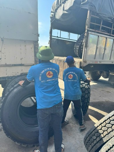 Lốp xe ô tô đi được bao nhiu Km thì nên thay