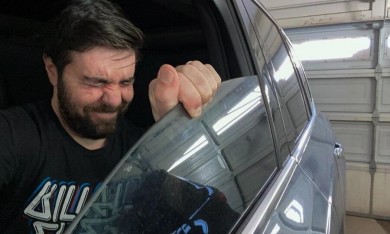 Nguyên nhân và cách khắc phục cửa kính điện ô tô bị kẹt kính