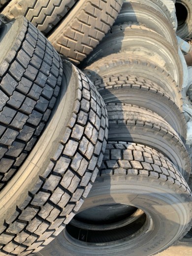 Tư vấn chọn vỏ (lốp) xe container tại cảng Hòn Gai - Quảng Ninh