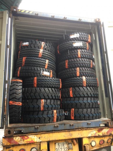 Tư vấn vỏ (lốp) xe ô tô tải - xe ben - container tại Cảng Dung Quất - Quảng Ngãi